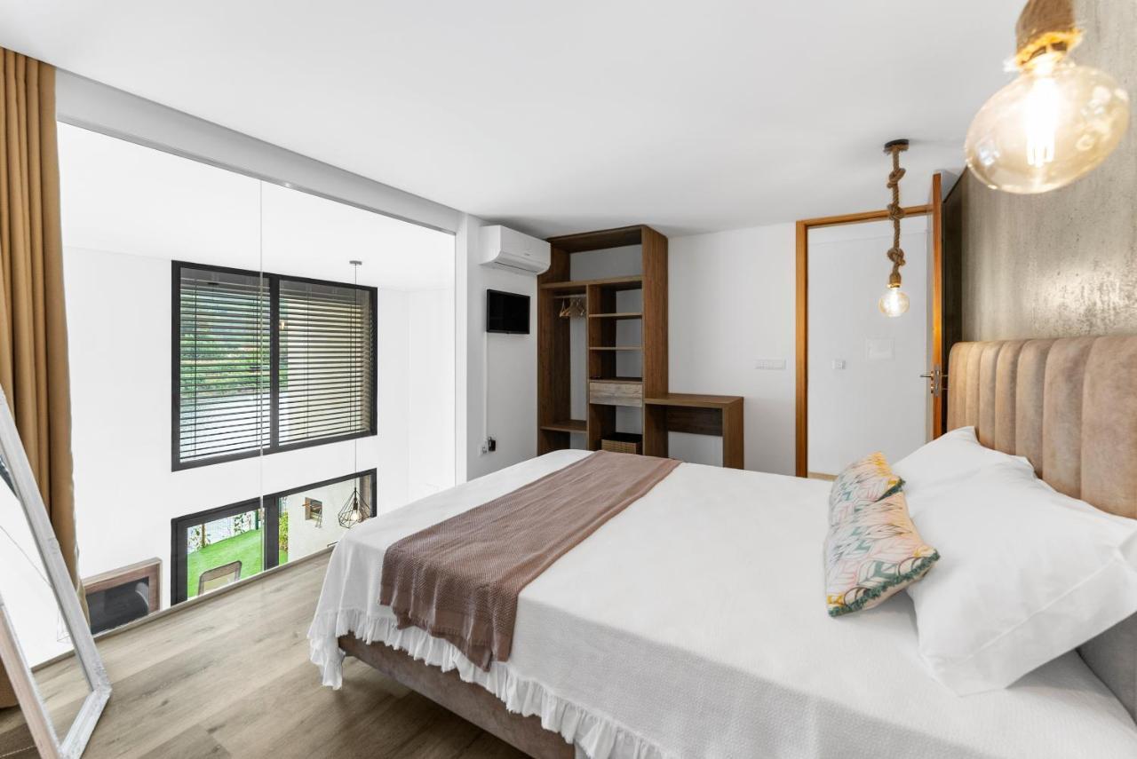 Geres Villas Exterior photo